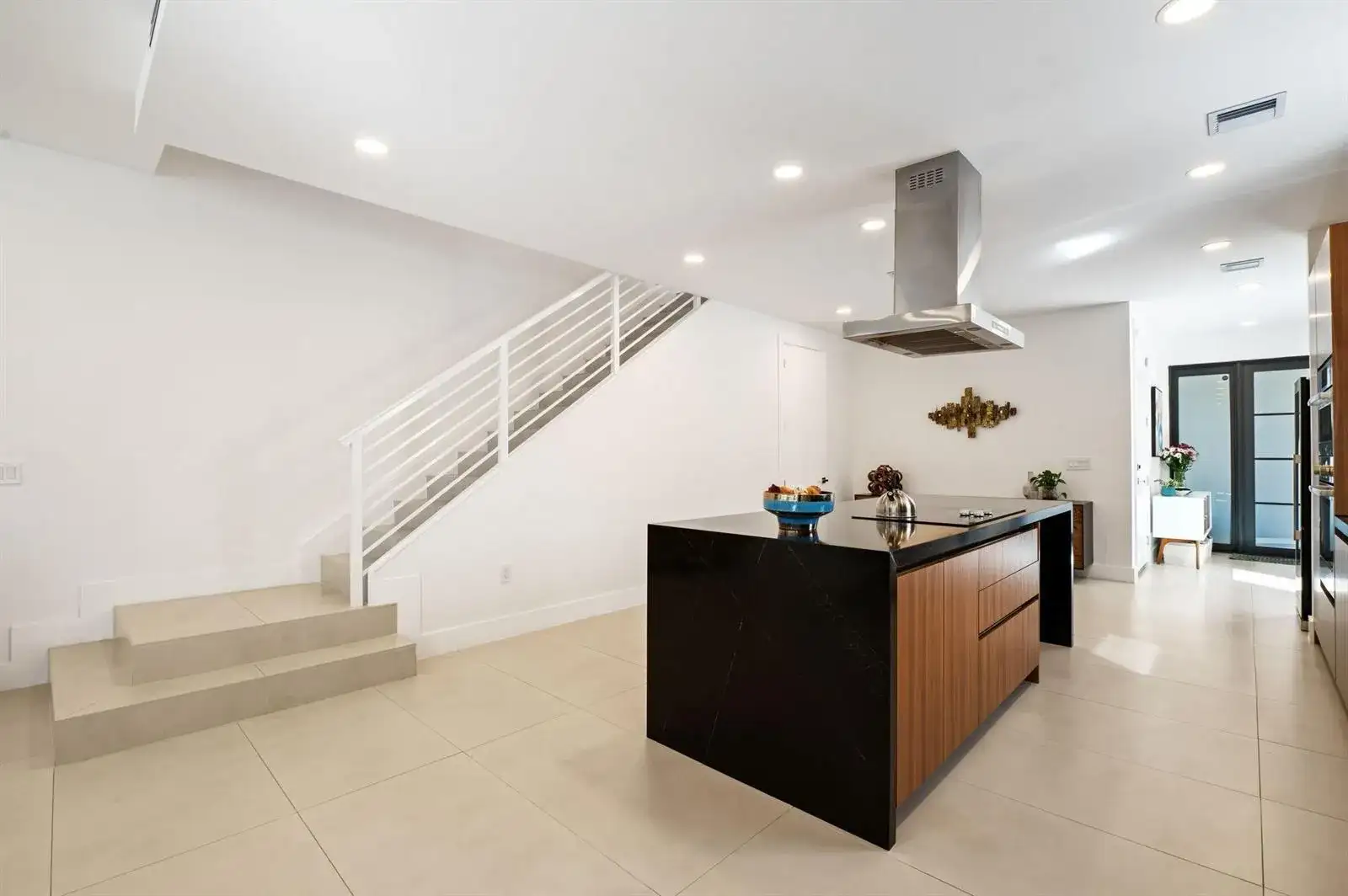 907 NE 16th Avenue, Fort Lauderdale FL 33304 photo 5