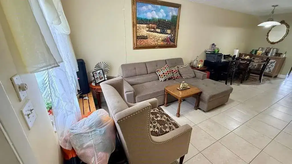 280 NE 40th Court, Oakland Park FL 33334 photo 4