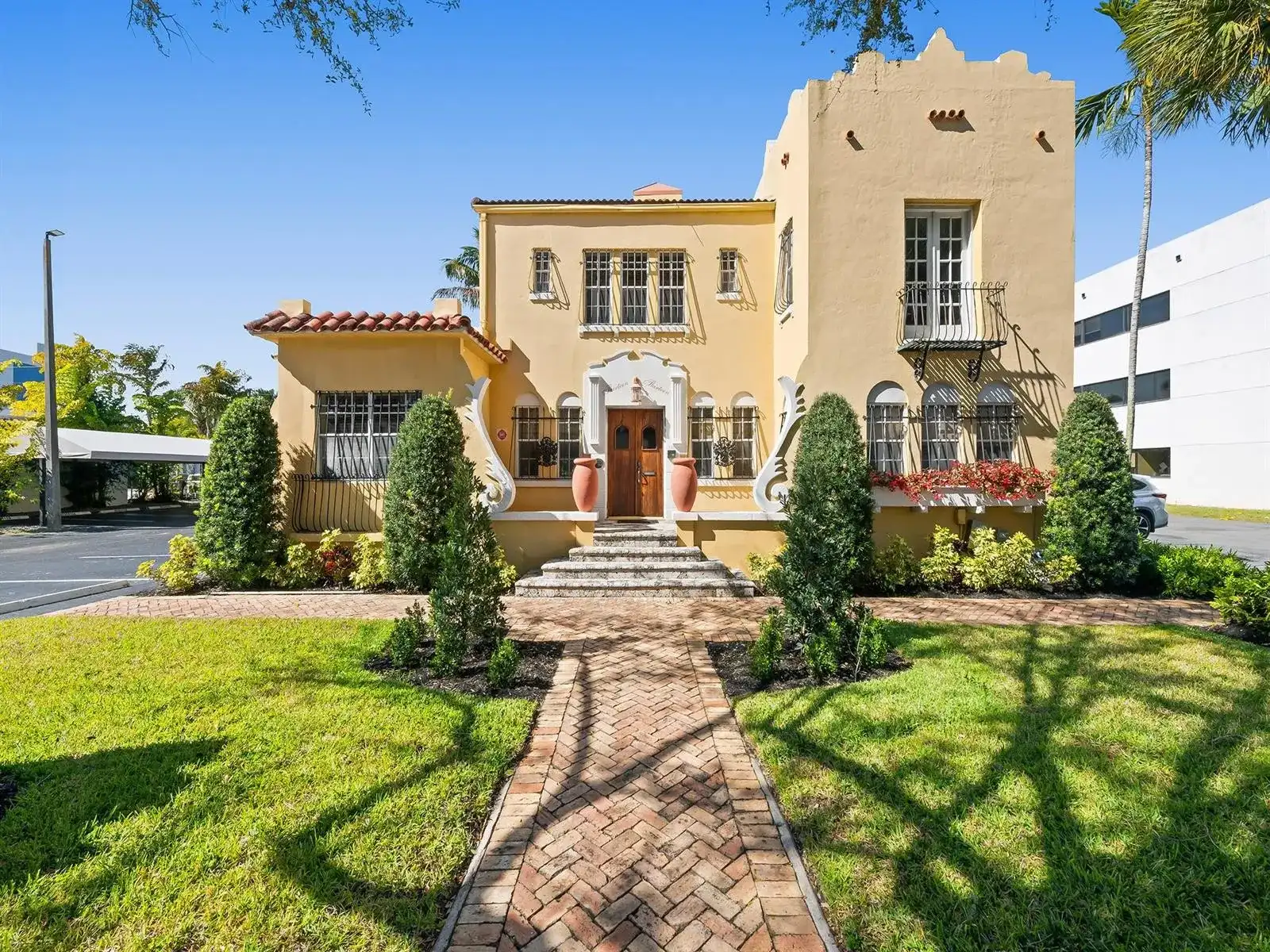 1313 S Andrews Avenue, Fort Lauderdale FL 33316