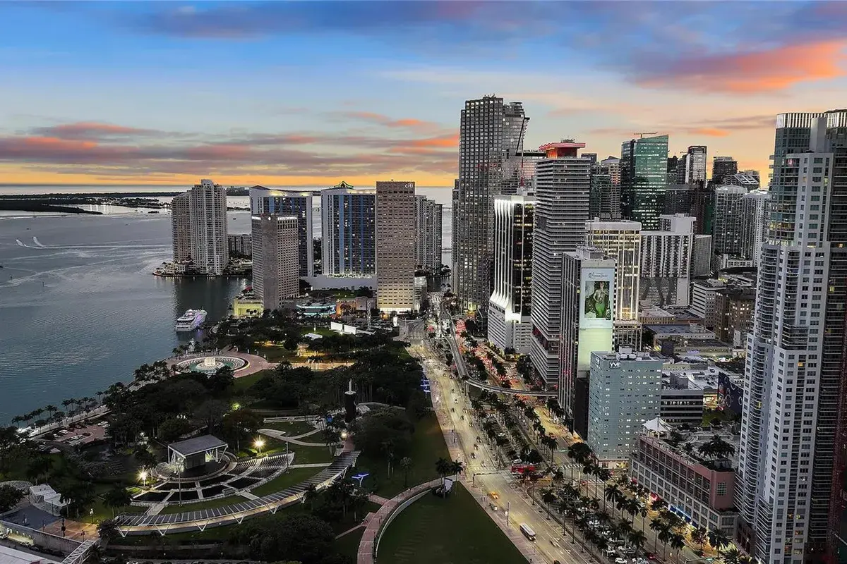 11 NE 6th Street # 907, Miami FL 33132