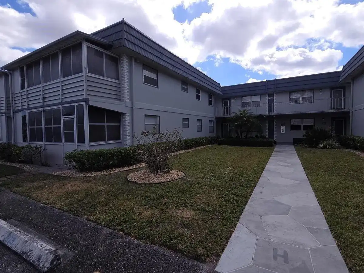 352 Brittany H # 352, Delray Beach FL 33446 photo 2