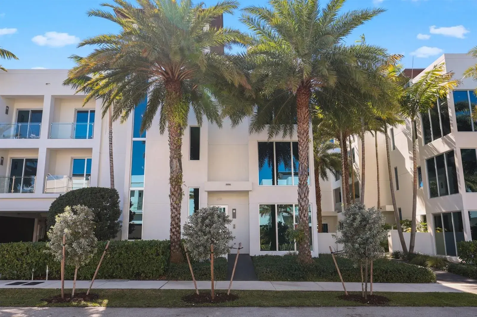 238 Shore Court, Lauderdale By The Sea FL 33308