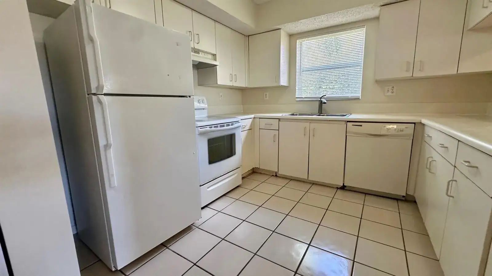 3299 NW 44th Street # 2, Oakland Park FL 33309 photo 3