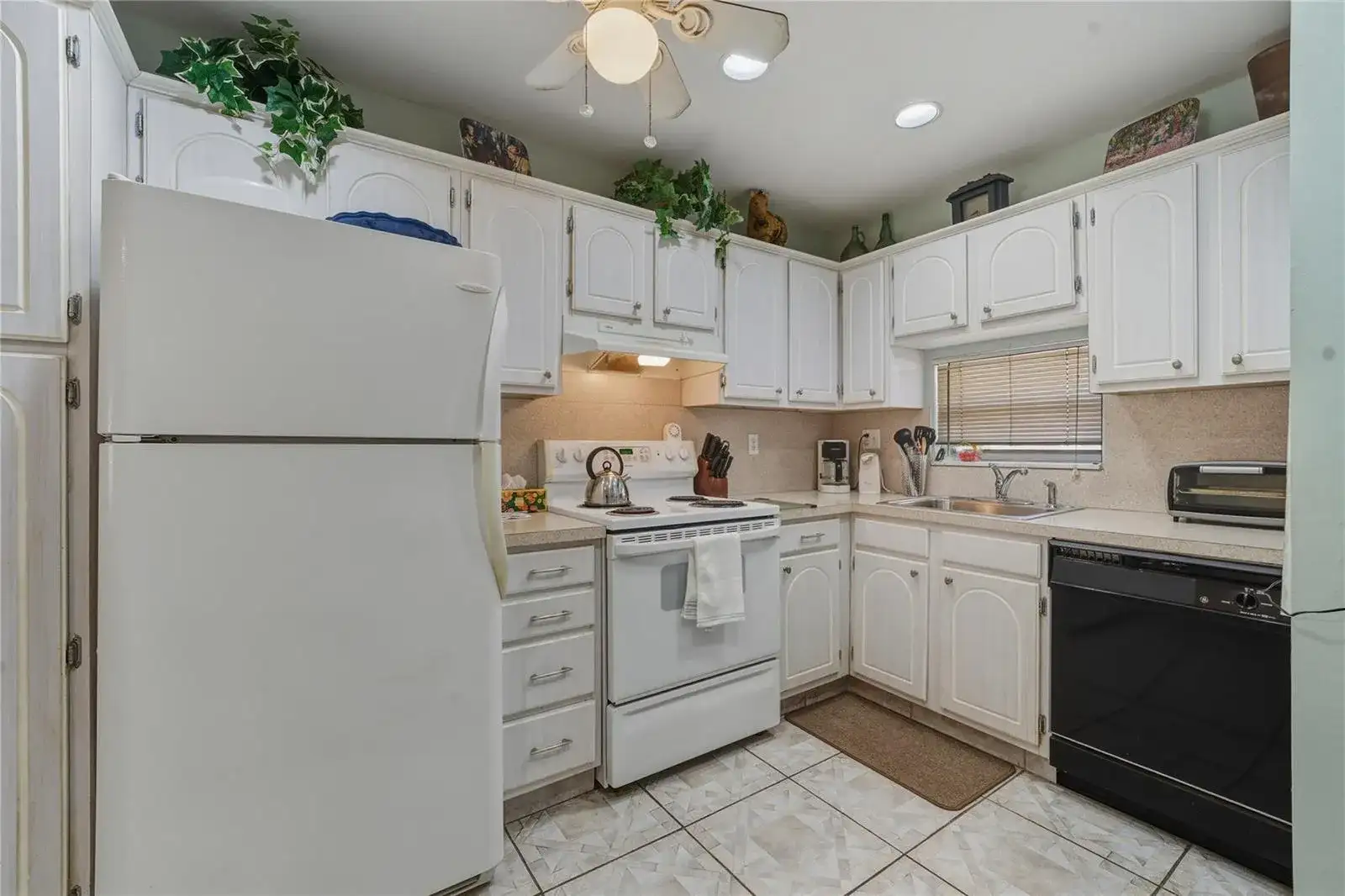 691 S Hollybrook Drive # 304, Pembroke Pines FL 33025 photo 2