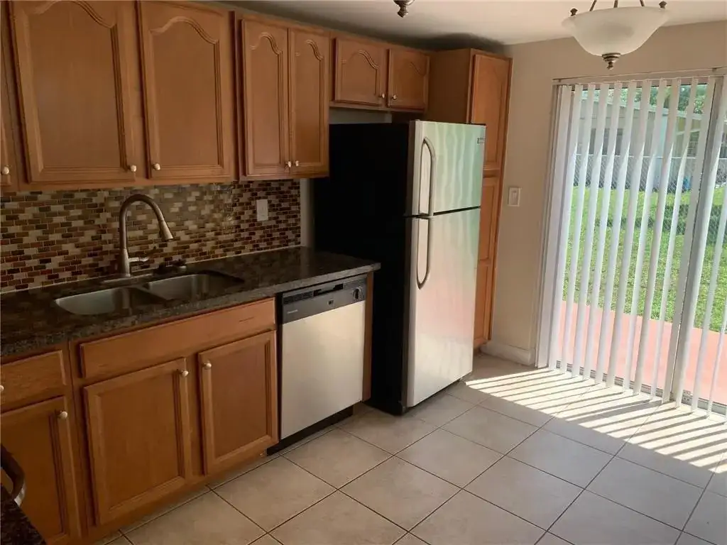206 SW 1st Street # 4, Pompano Beach FL 33060 photo 4