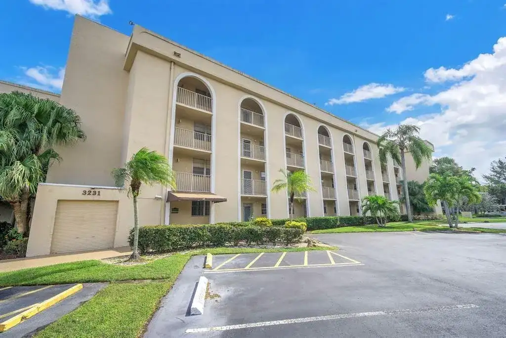 3231 Holiday Springs Boulevard # 105, Margate FL 33063 photo 2