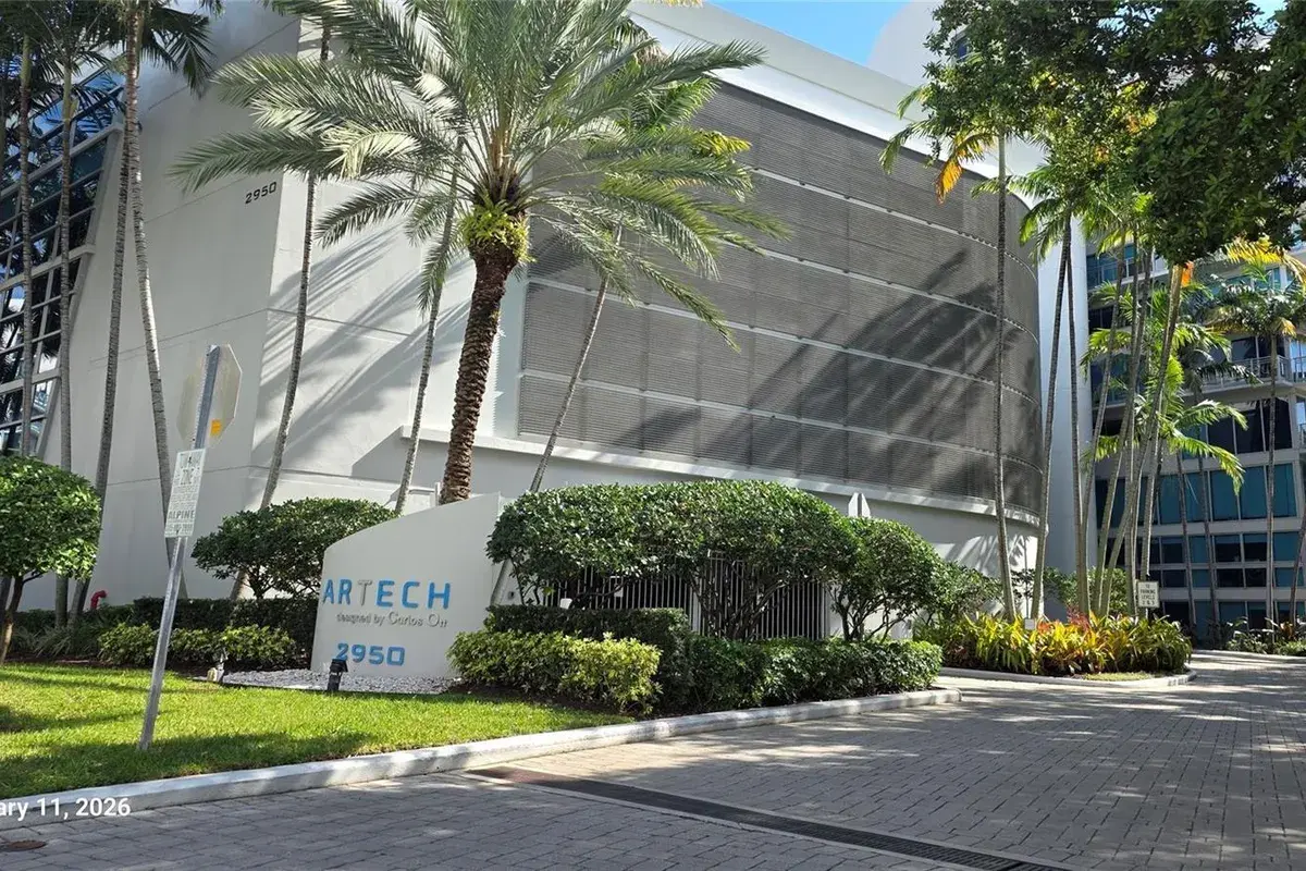 2950 NE 188th Street # 110, Aventura FL 33180