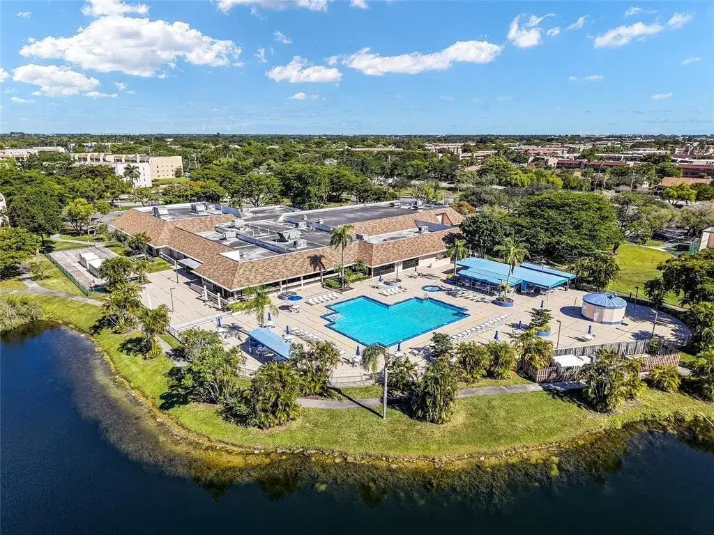 9721 Sunrise Lakes Boulevard # 305, Sunrise FL 33322