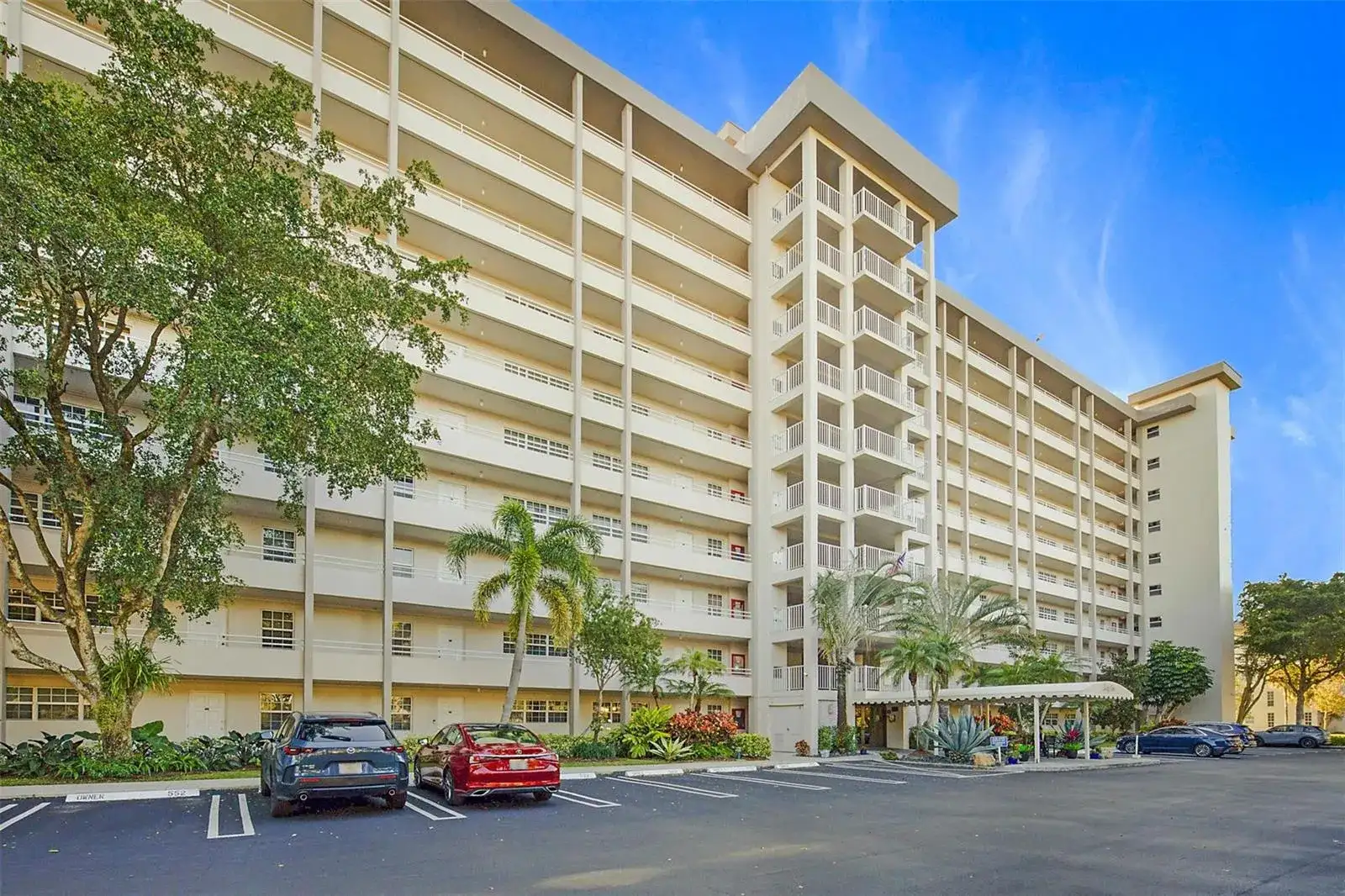 575 Oaks Lane # 703, Pompano Beach FL 33069 photo 2