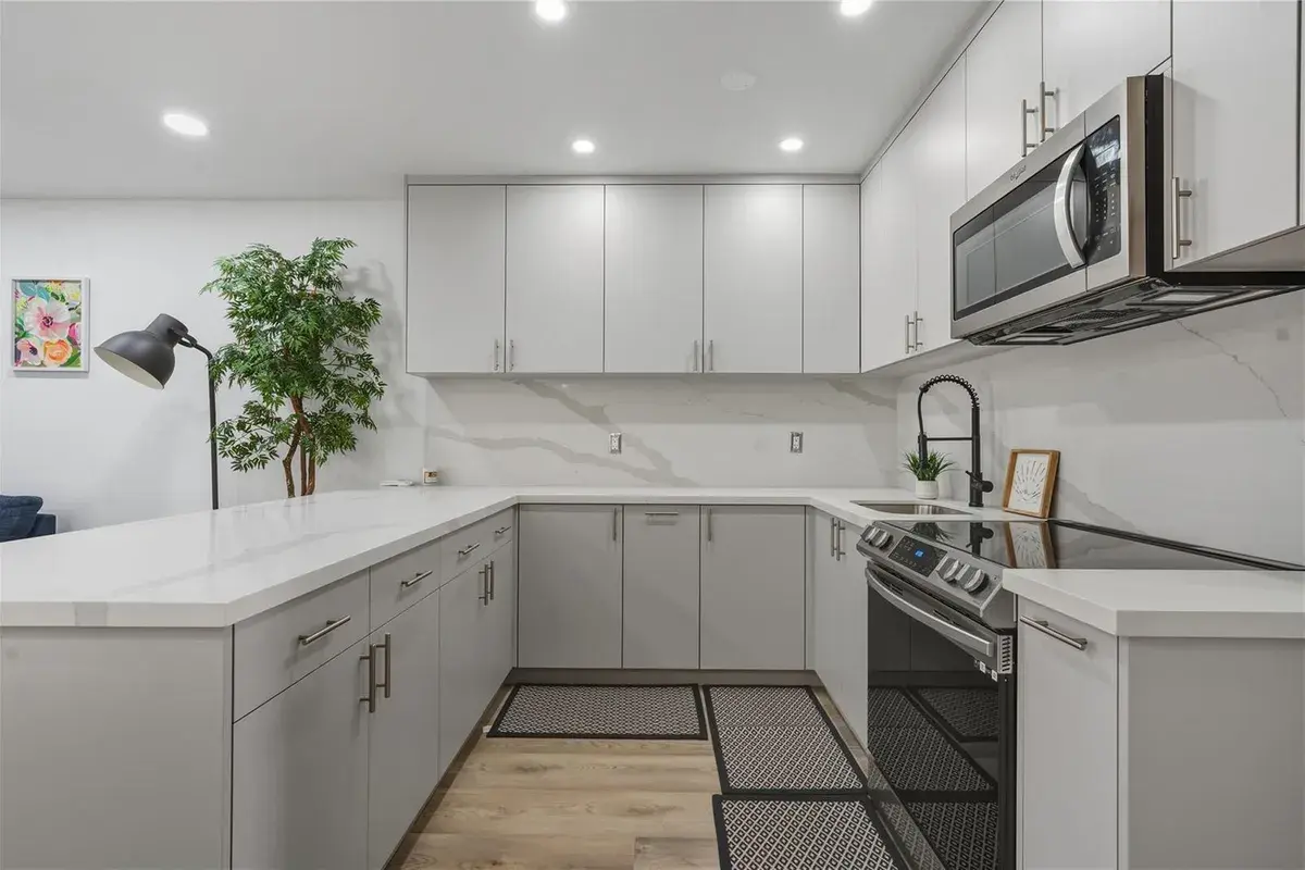 900 SW 10 Terrace # 11S, Hallandale Beach FL 33009