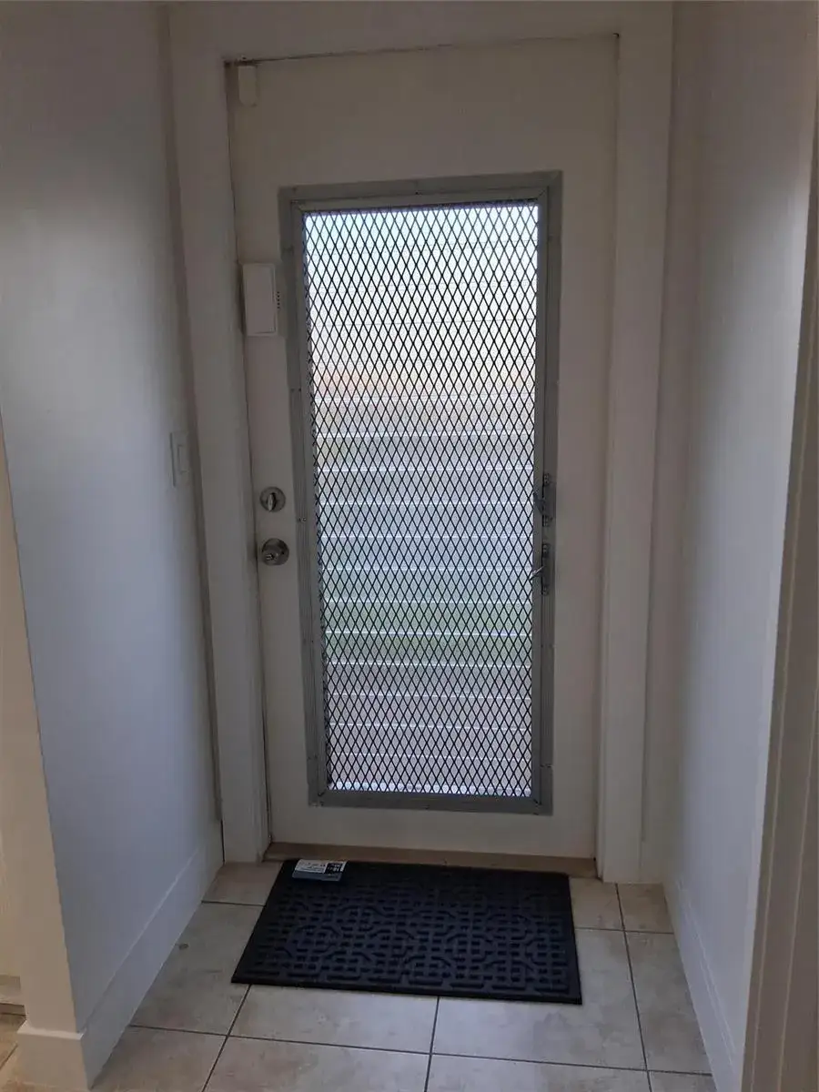 9800 Sunrise Lakes Boulevard # 109, Sunrise FL 33322