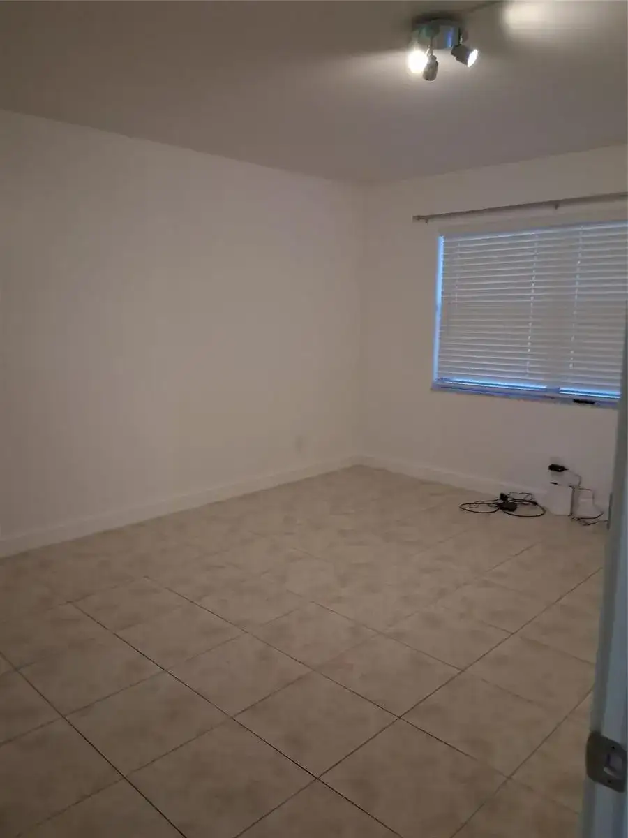 9800 Sunrise Lakes Boulevard # 109, Sunrise FL 33322 photo 4