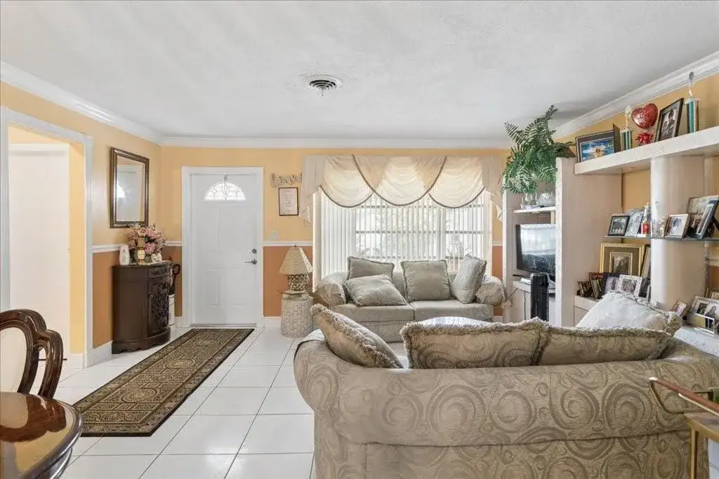 4290 NW 49th Terrace, Lauderdale Lakes FL 33319 photo 3