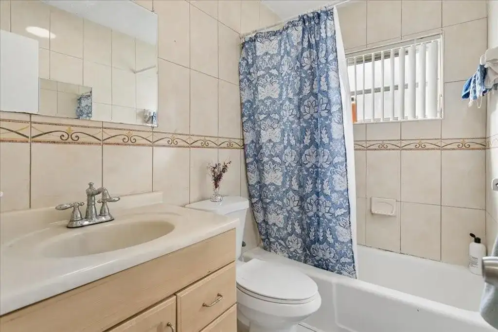 4290 NW 49th Terrace, Lauderdale Lakes FL 33319 photo 4