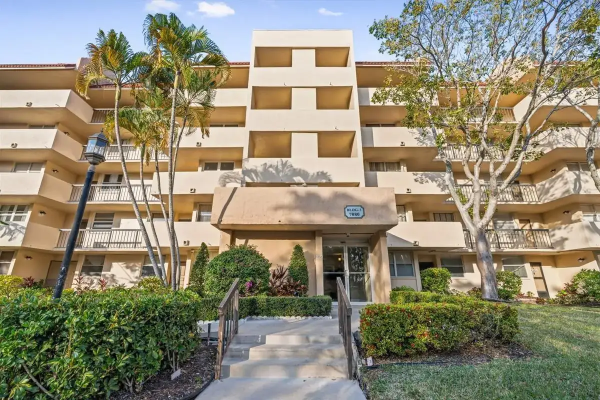 7080 Environ Boulevard # 423, Lauderhill FL 33319
