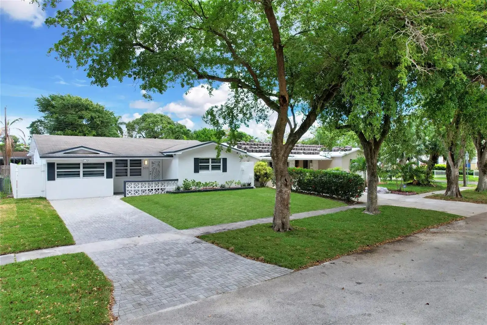 5311 Pierce Street, Hollywood FL 33021