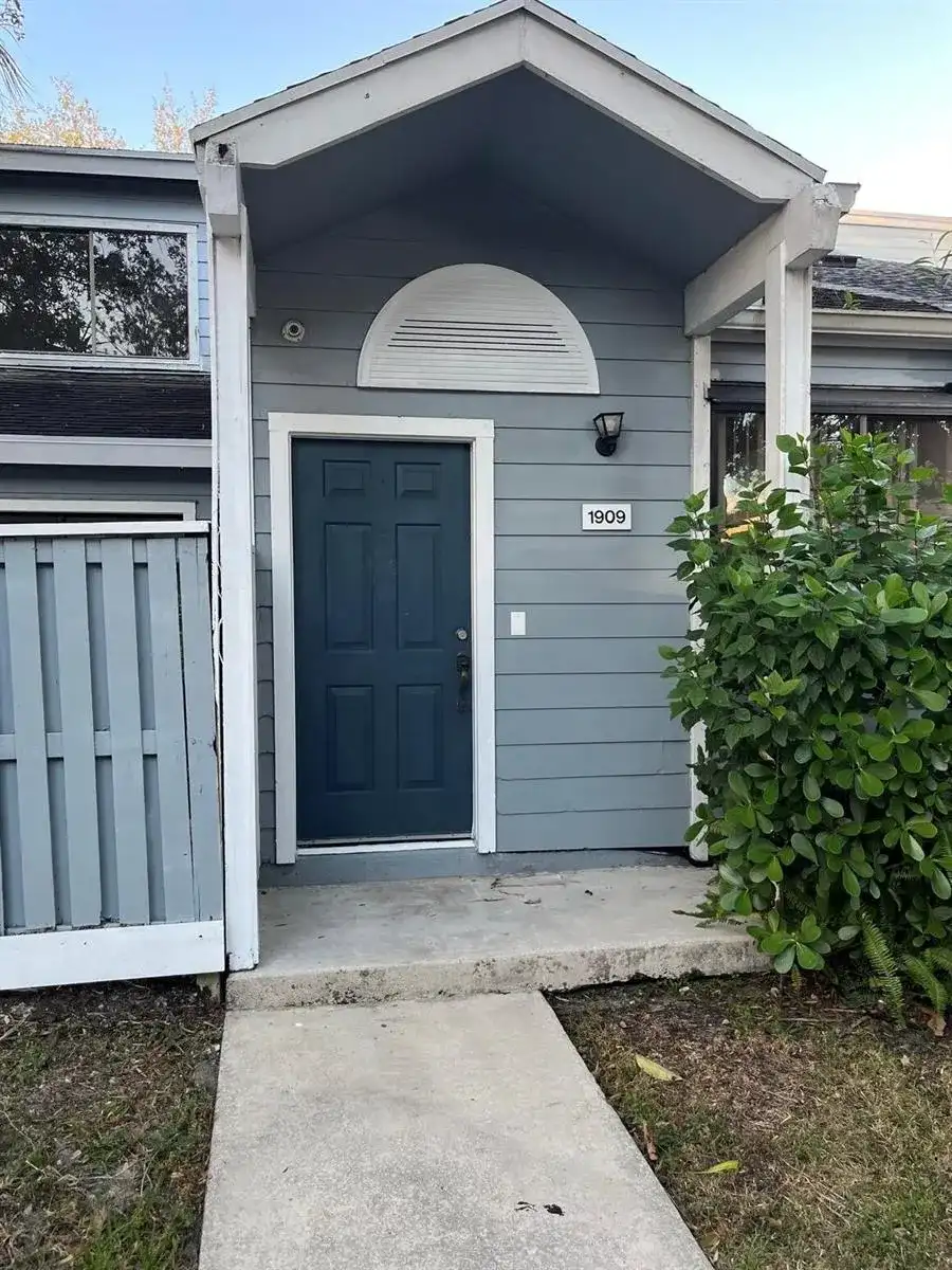 1909 Players Place, North Lauderdale FL 33068