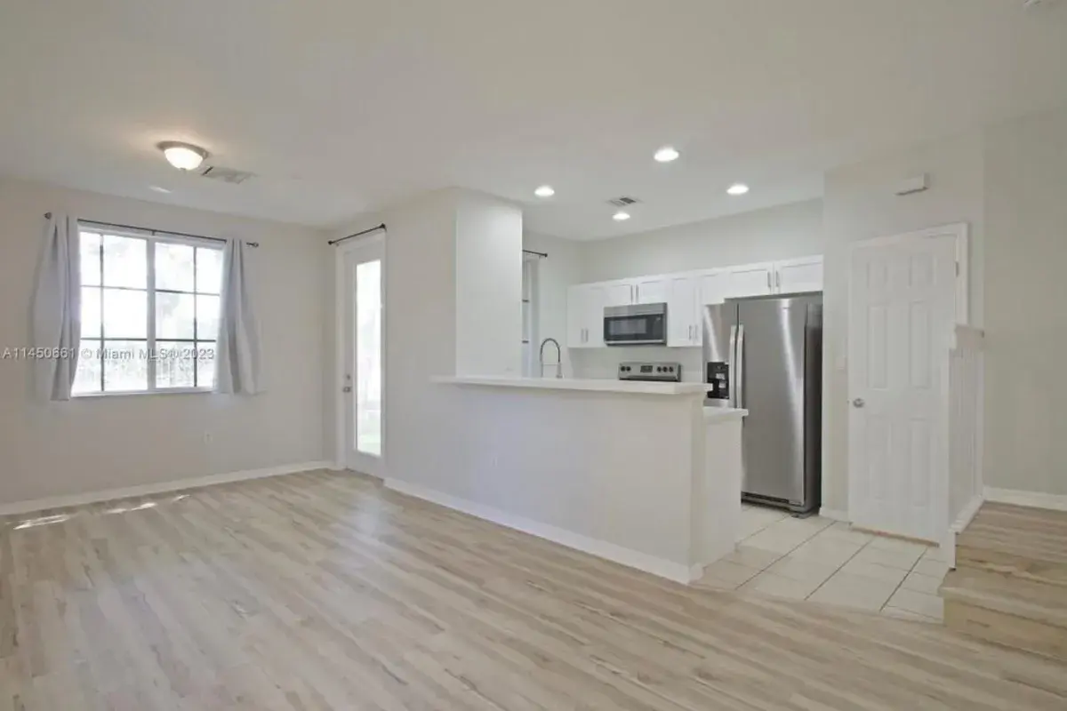 6030 SW 19th Place, North Lauderdale FL 33068