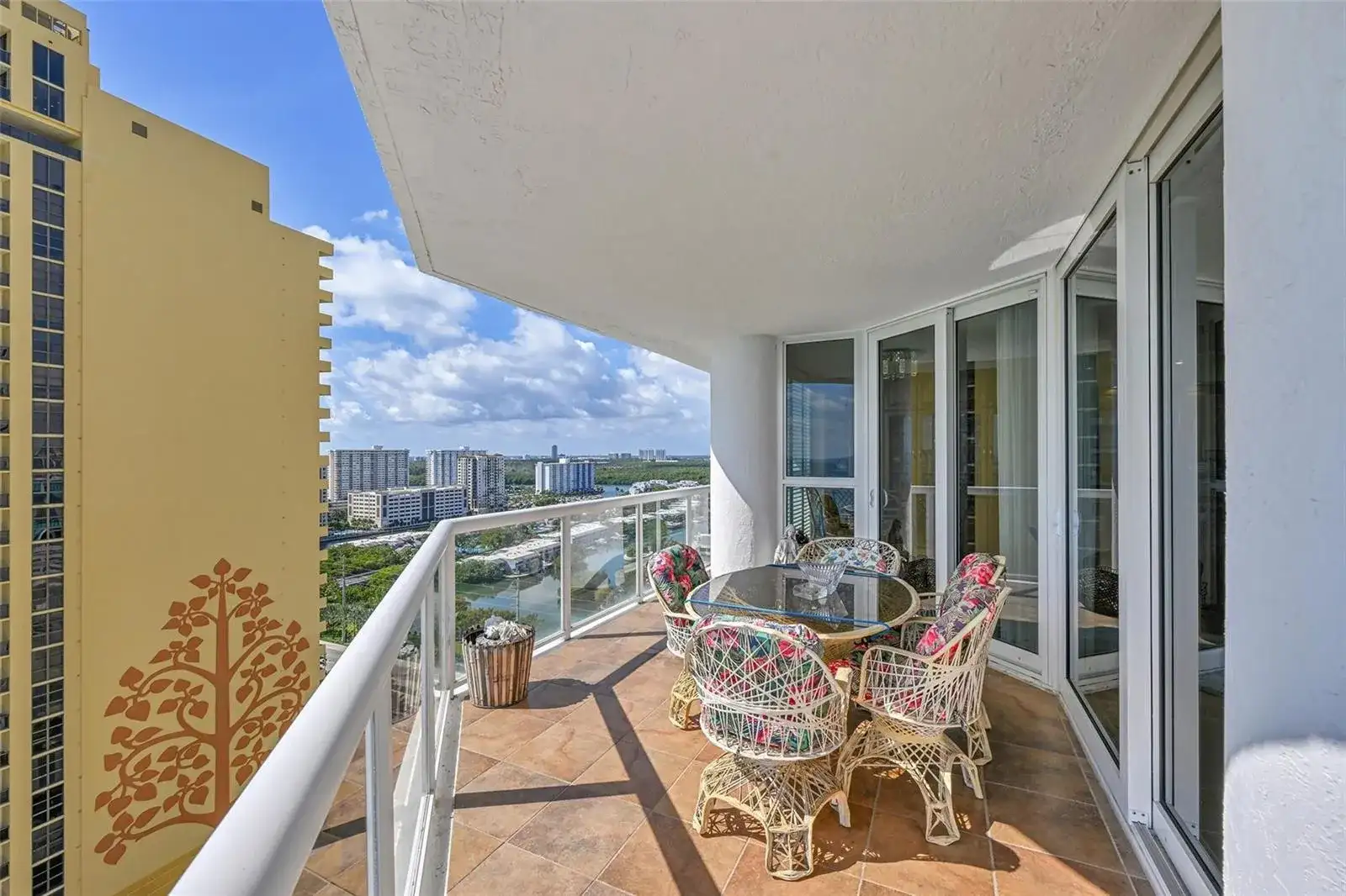 16425 Collins Avenue # 2011, Sunny Isles Beach FL 33160 photo 4