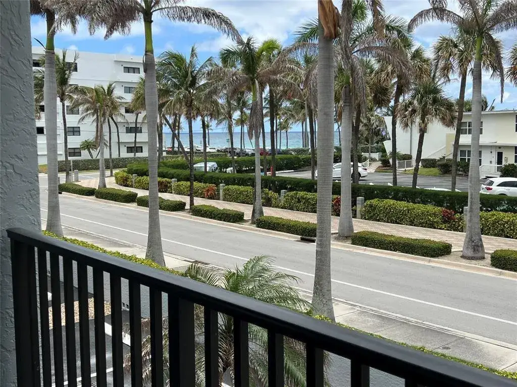 445 SE 21st Avenue # 201, Deerfield Beach FL 33441