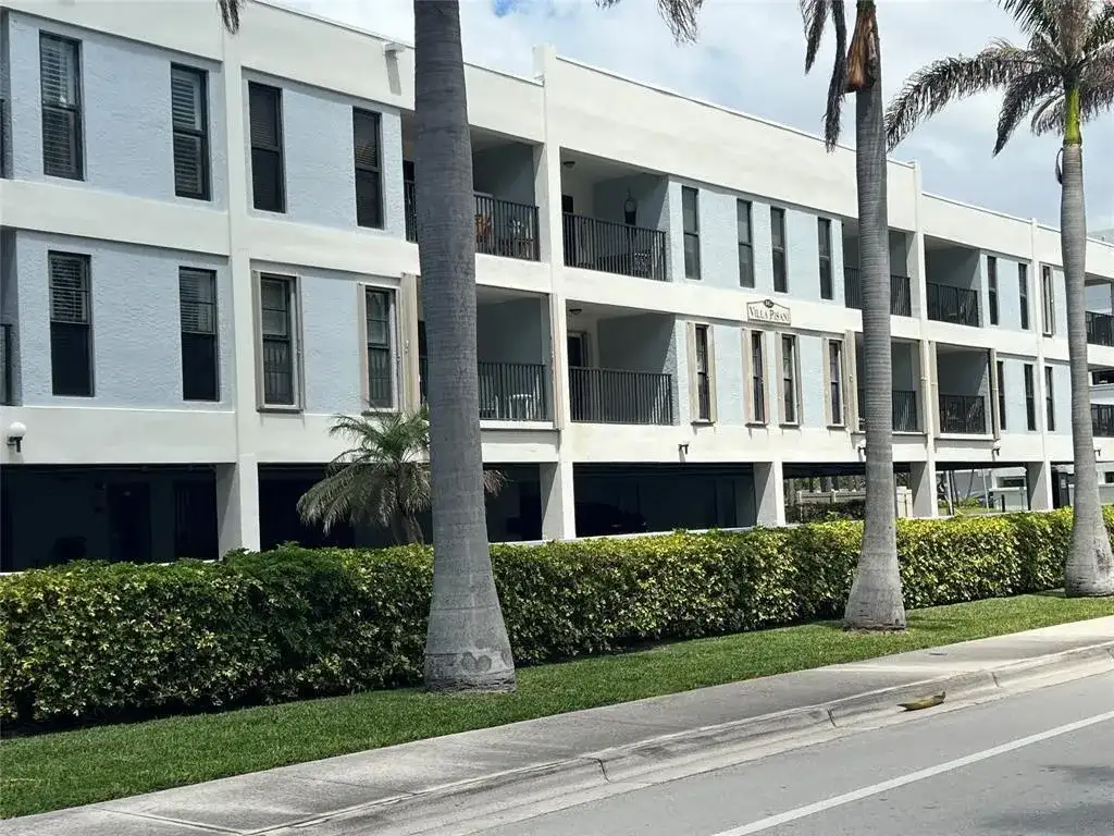 445 SE 21st Avenue # 201, Deerfield Beach FL 33441 photo 2