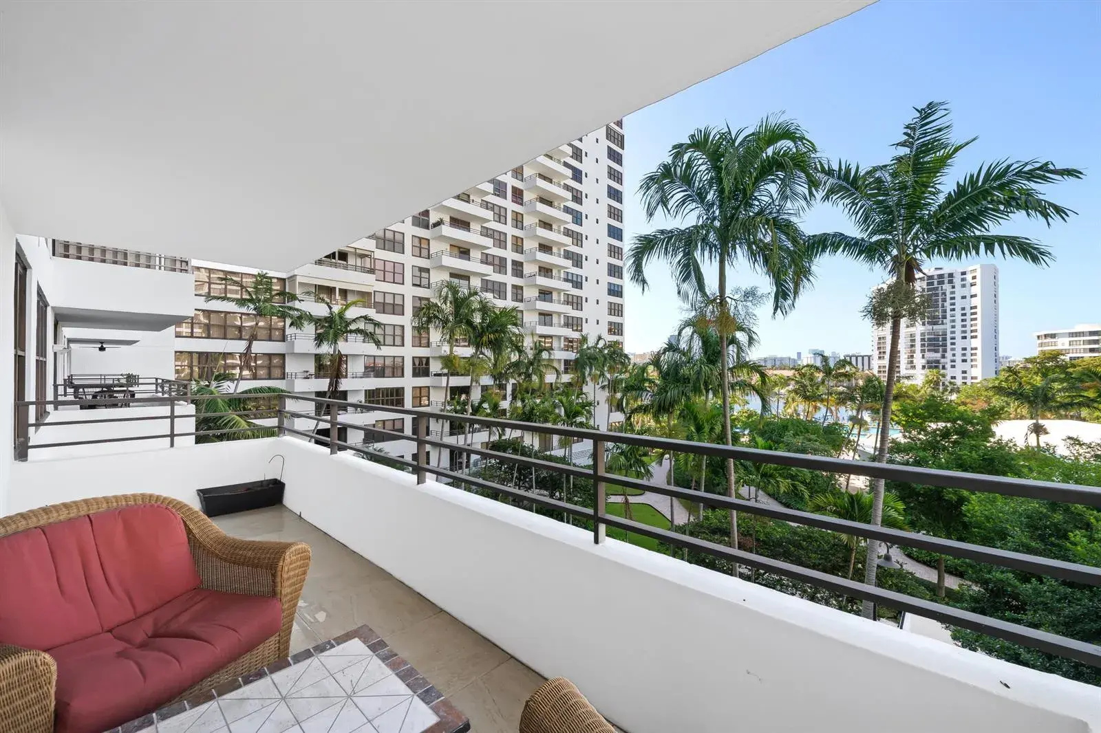 2500 Parkview Drive # 615, Hallandale Beach FL 33009