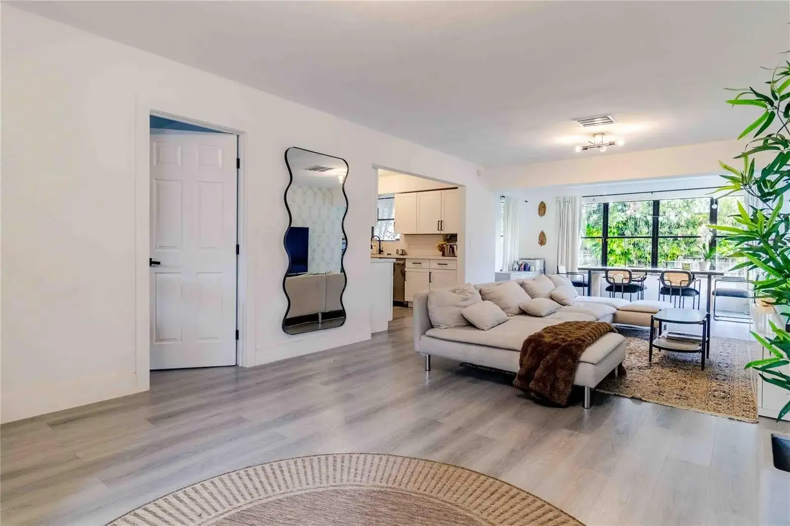 2515 NE 207th Street, Miami FL 33180 photo 3