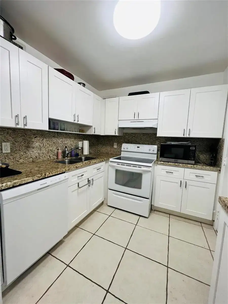 4040 N Hills Drive # 7, Hollywood FL 33021 photo 2