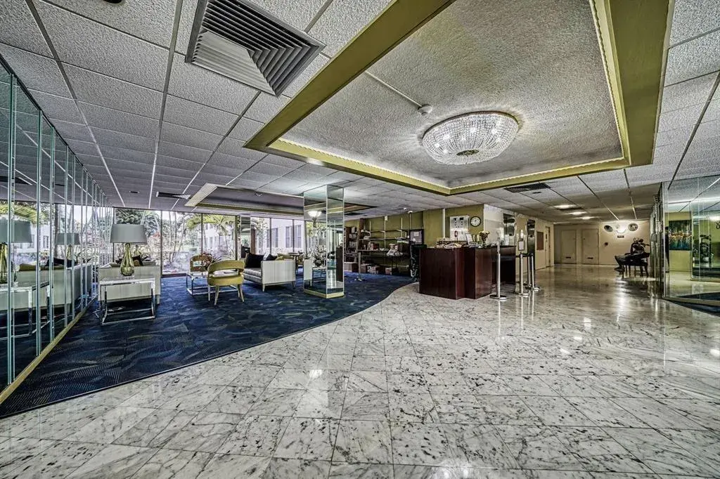 4330 Hillcrest Drive # 420, Hollywood FL 33021