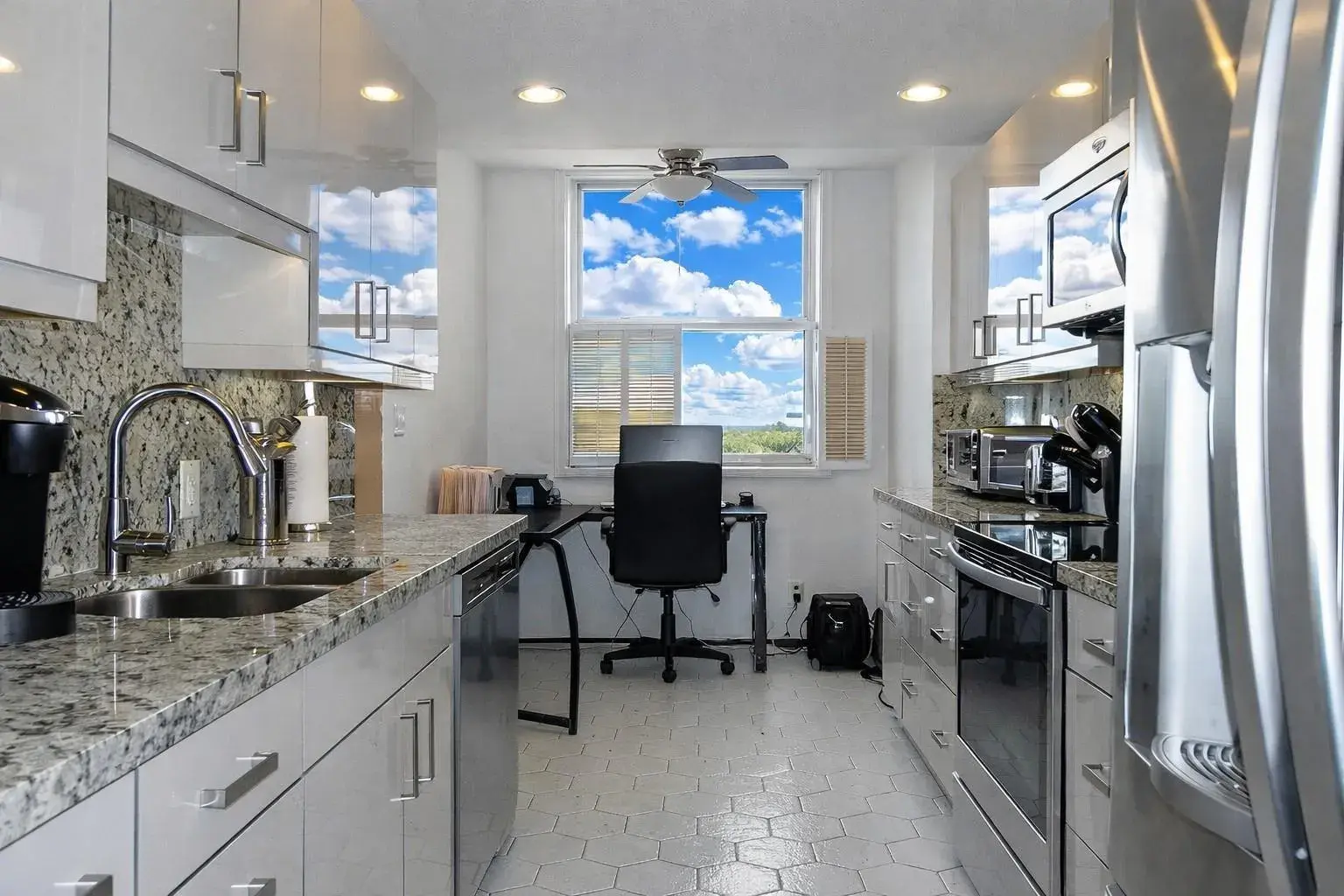 4330 Hillcrest Drive # 420, Hollywood FL 33021