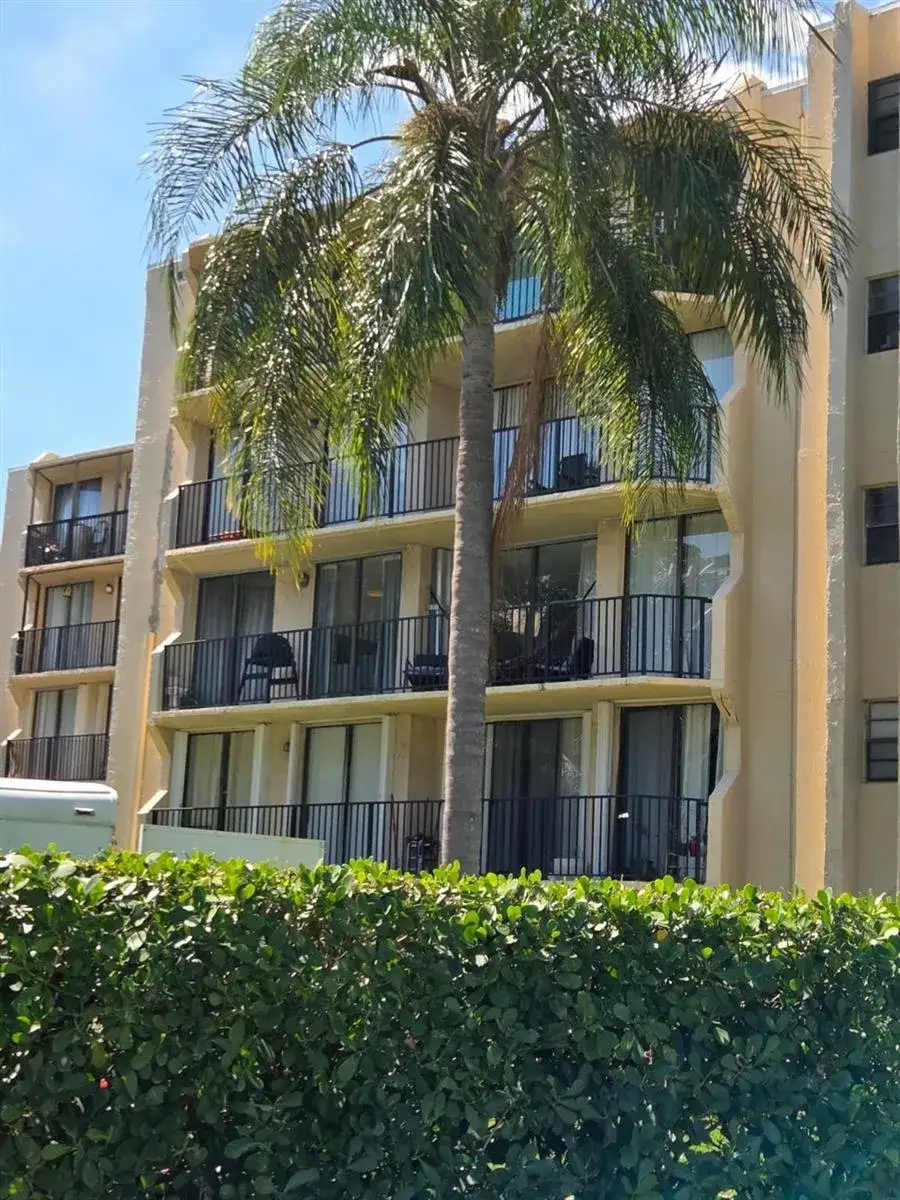 3500 Blue Lake Drive # 304, Pompano Beach FL 33064