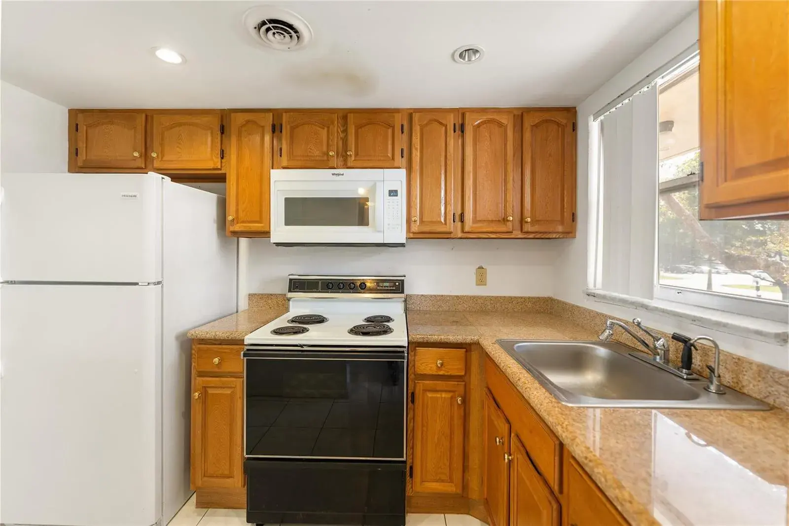 8081 N Sunrise Lakes Drive # 203, Sunrise FL 33322