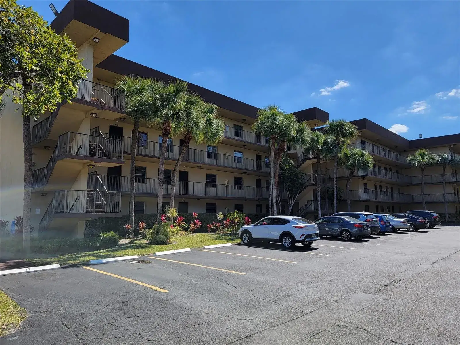 3121 NW 47th Terrace # 403, Lauderdale Lakes FL 33319