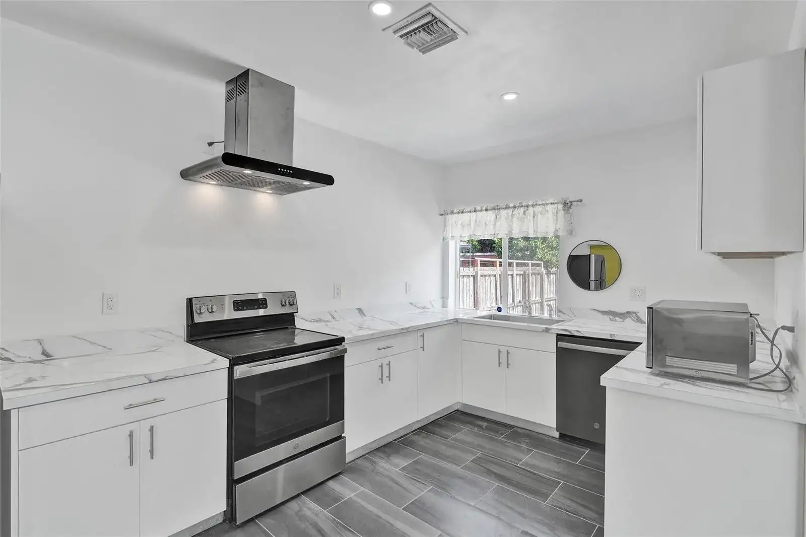 1904 SE 1st Avenue, Fort Lauderdale FL 33316 photo 3
