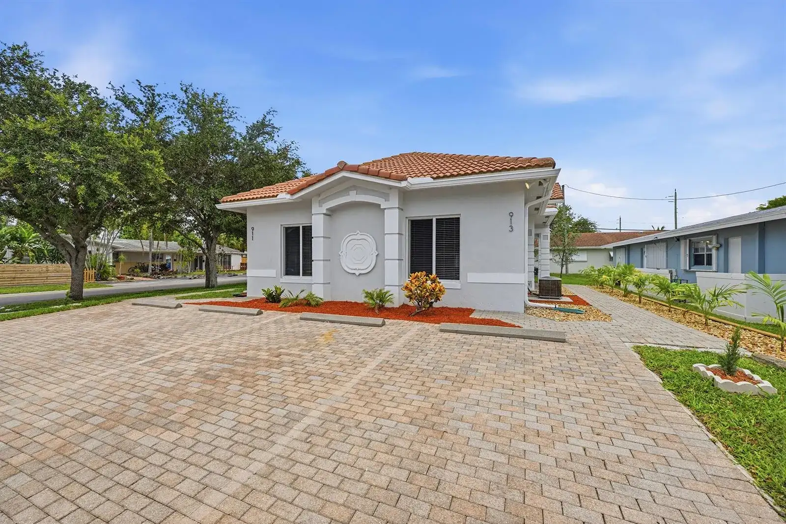 911 NE 12th Avenue, Pompano Beach FL 33060 photo 2