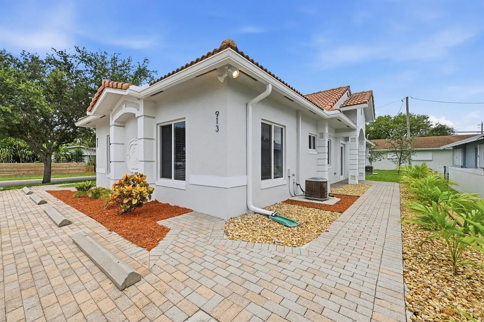 911 NE 12th Avenue, Pompano Beach FL 33060 photo 3