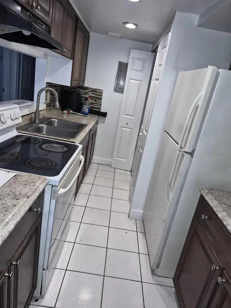 4455 TREEHOUSE Lane # B, Tamarac FL 33319 photo 2