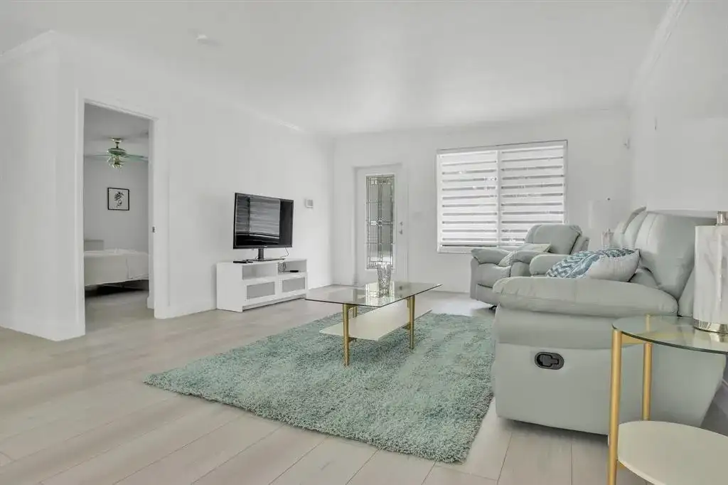 1250 Arthur Street, Hollywood FL 33019 photo 2