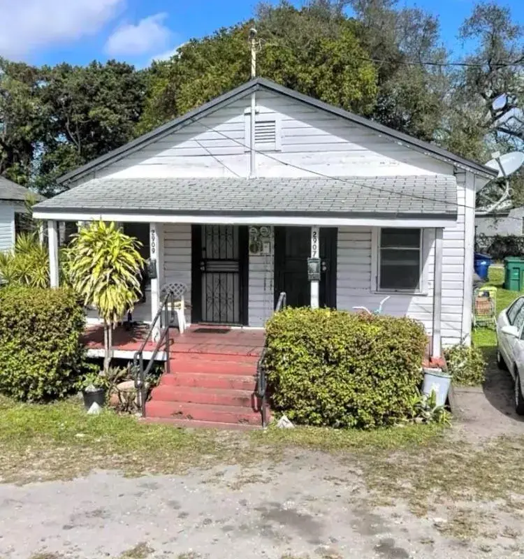 2907 NW 48th Street, Miami FL 33142