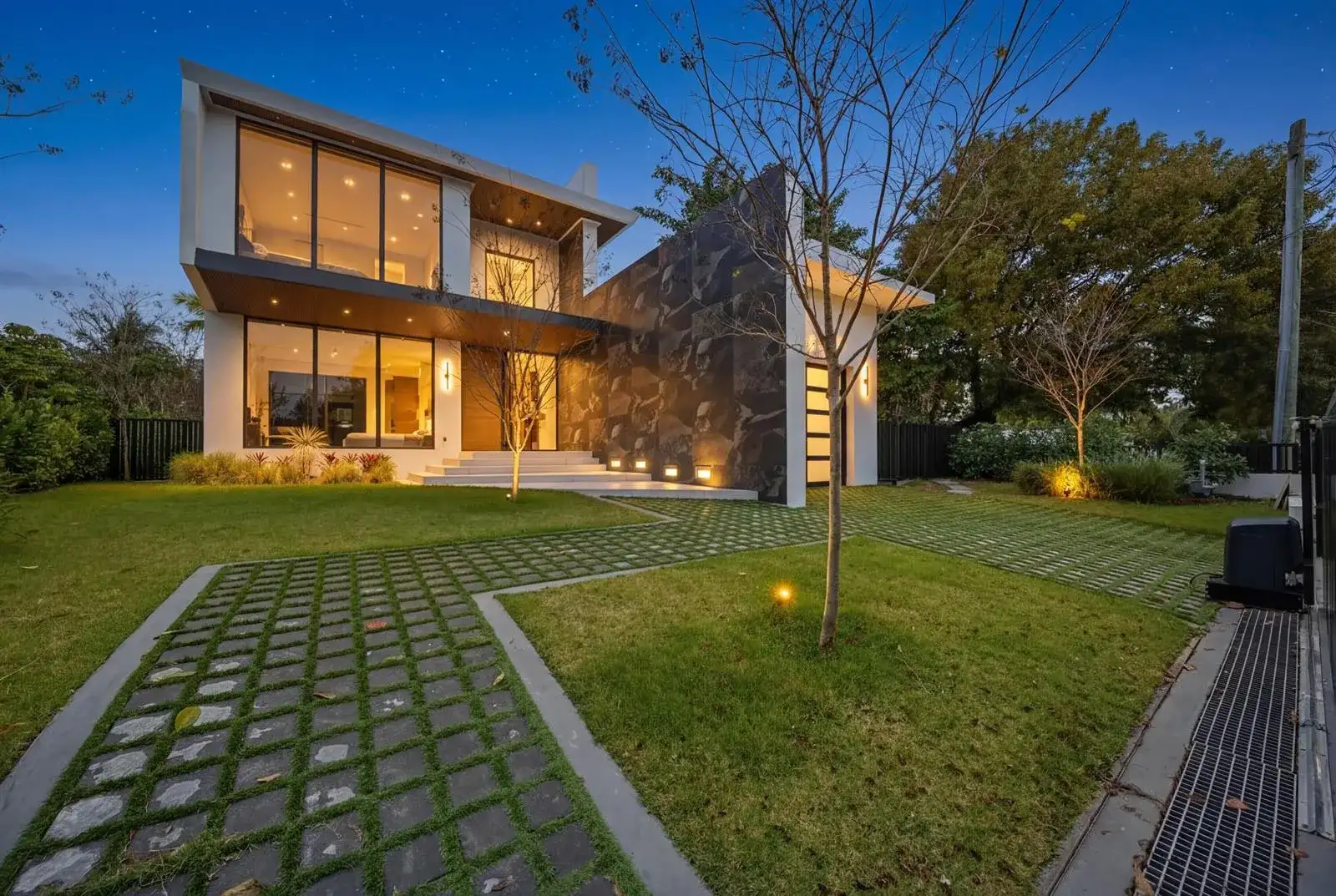 930 S Shore Drive, Miami Beach FL 33141 photo 2