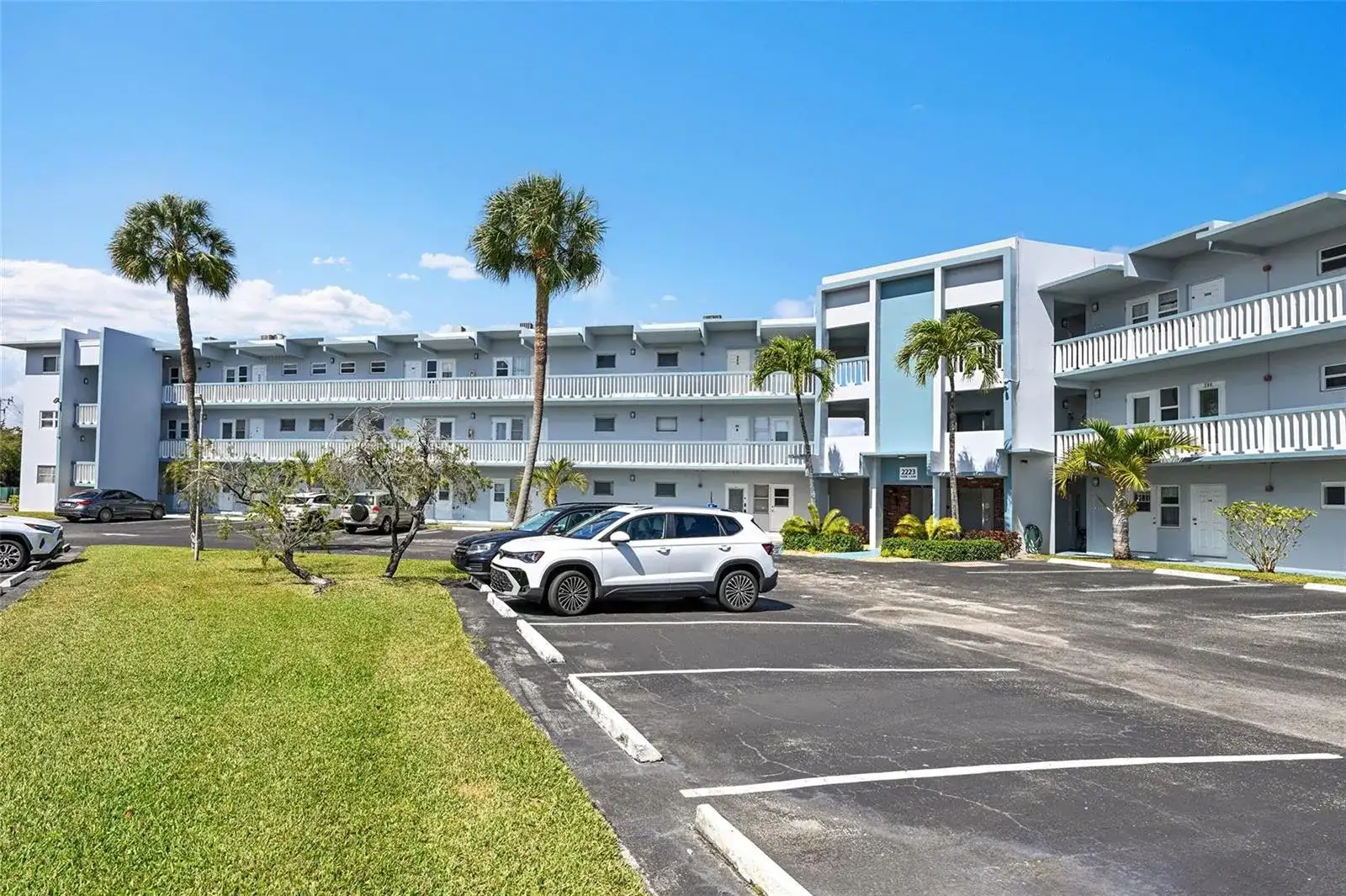 2223 Park Lane # 302, Hollywood FL 33021 photo 2