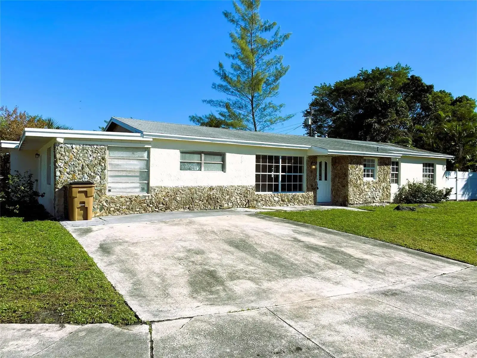 320 NW 4th Avenue # 1, Deerfield Beach FL 33441 photo 2
