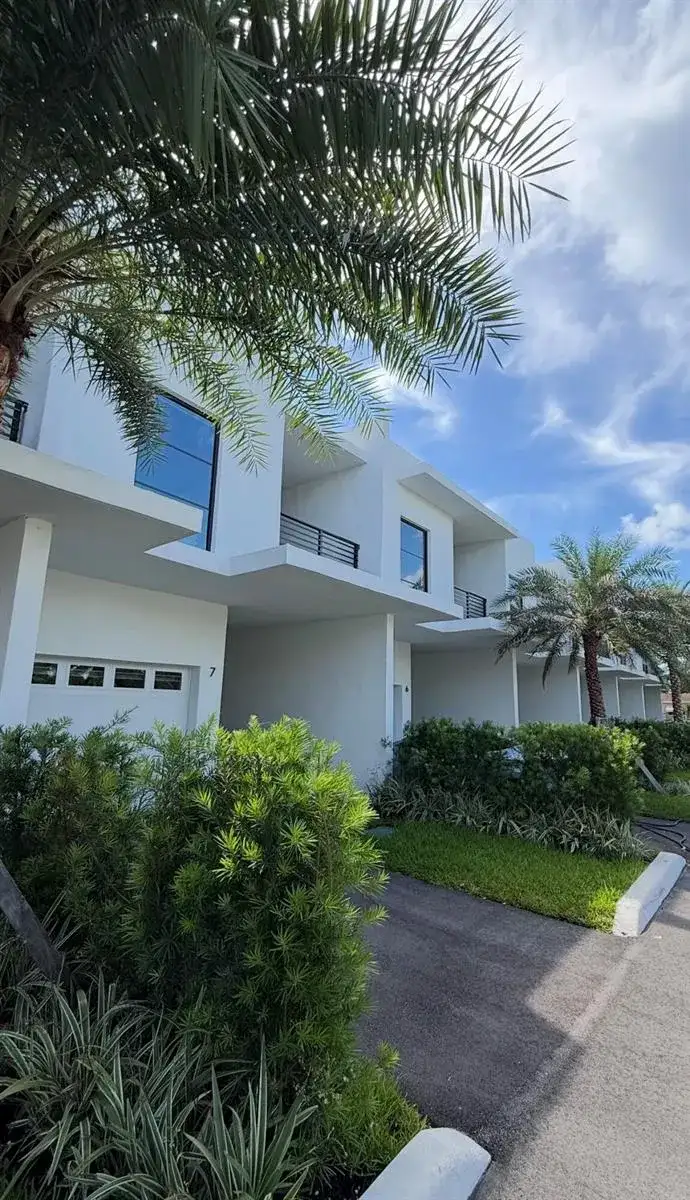 2511 Pierce Street # 3, Hollywood FL 33020 photo 2