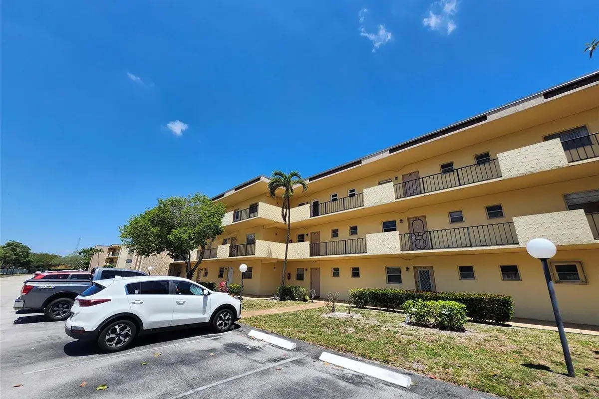 301 Cambridge Road # 301, Hollywood FL 33024