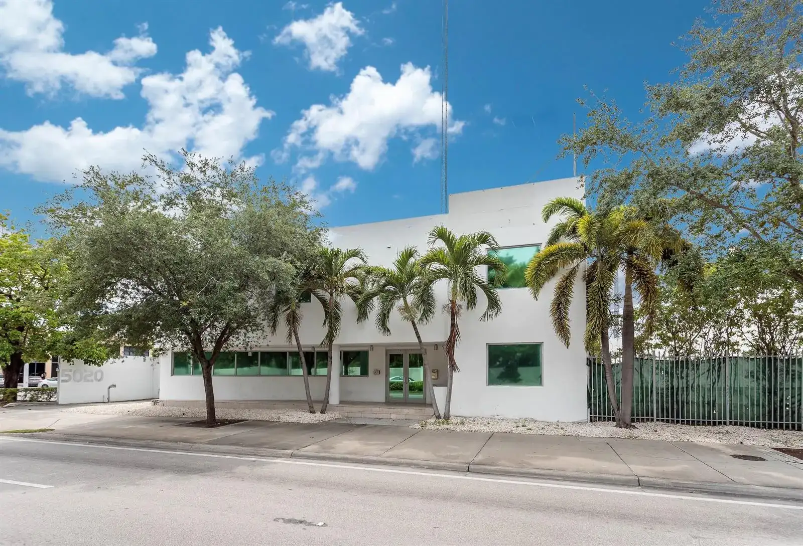 5020 Biscayne Boulevard, Miami FL 33137 photo 2