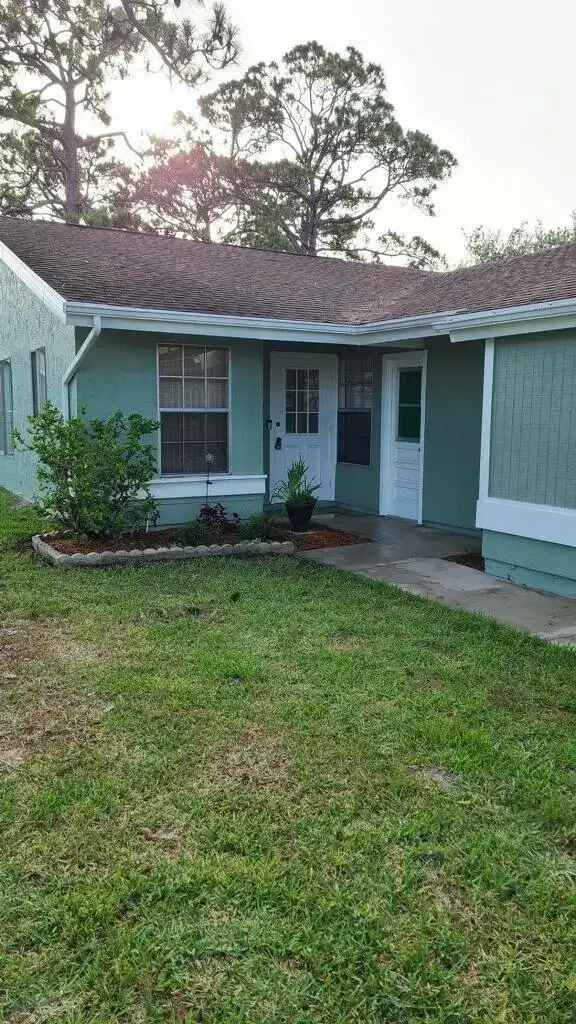 1720 SE Linpark Court, Port St. Lucie FL 34952