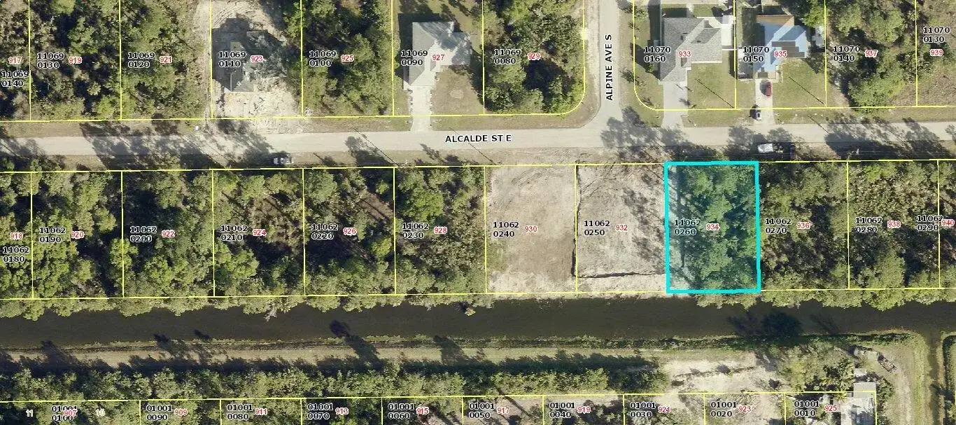 934 Alcalde Street E, Lehigh Acres FL 33974 photo 3