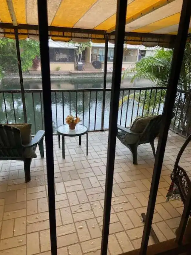 16023 Kingsmoor Way, Miami Lakes FL 33014 photo 5