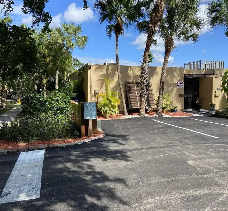 16023 Kingsmoor Way, Miami Lakes FL 33014