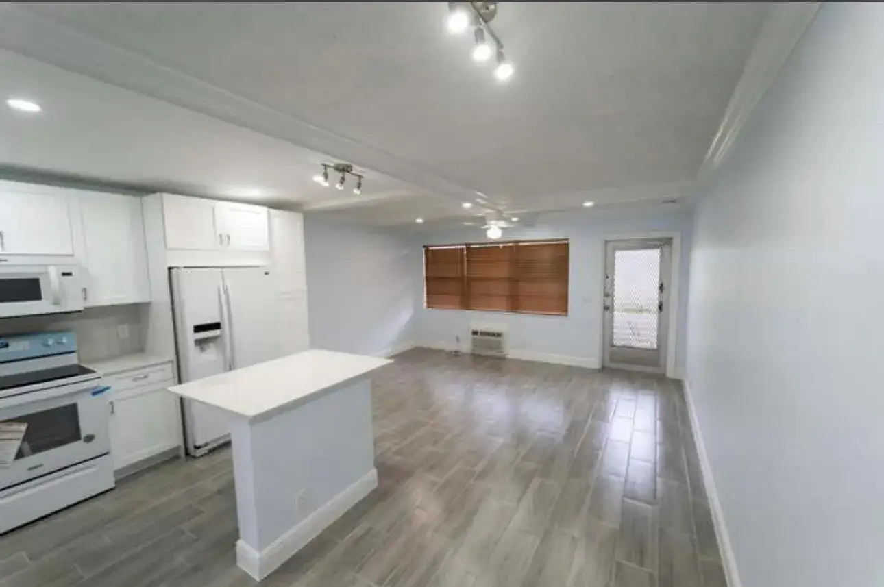 309 Windsor N, West Palm Beach FL 33417 photo 2
